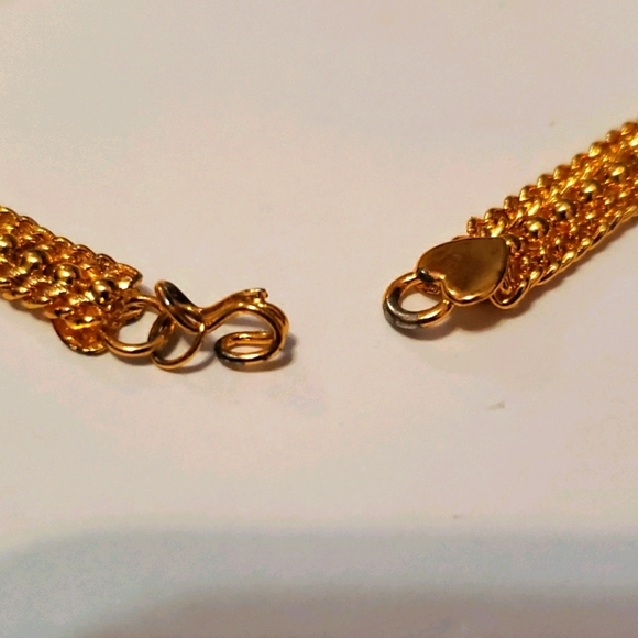 SOLD!! Gold-Toned Chain-link Bracelet w/ Hearts 🔴 - Picture 4 of 8